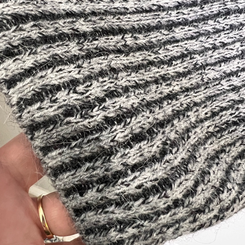 H&M Gray Ribbed Crew Neck Sweater - Picture 10 of 11